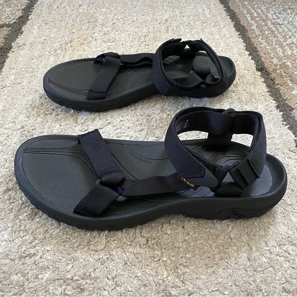 New with box Teva Hurricane 4 black sandals men’s size variation main image 8